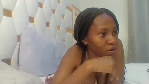 Snapshot of berryl8 chatting on 10.05.25 berryl online show from 10.05.25