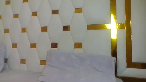 Snapshot of berryl8 chatting on 11.19.25 berryl online show from 11.19.25