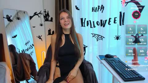 Snapshot of best_alice chatting on 10.28.25 Alice online show from 10.28.25