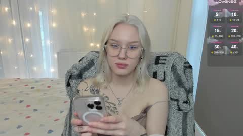 Snapshot of best_trip chatting on 01.30.25 Danny and Kira online show from 01.30.25