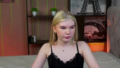 Snapshot of best_trip chatting on 02.09.25 Danny and Kira online show from 02.09.25