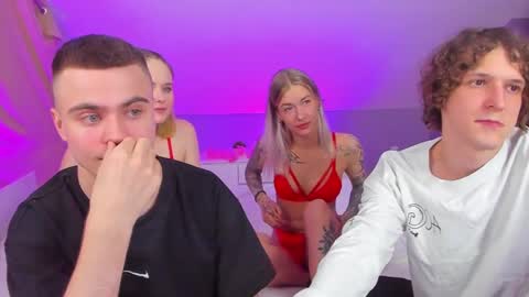 Snapshot of best_trip chatting on 02.21.25 Danny and Kira online show from 02.21.25