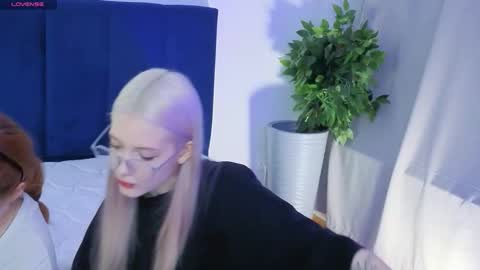 Snapshot of best_trip chatting on 09.23.25 Danny and Kira online show from 09.23.25