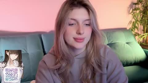 Snapshot of best_trip chatting on 10.11.25 Danny and Kira online show from 10.11.25