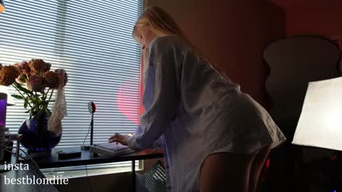 Snapshot of bestblondiiecb chatting on 01.03.25 Chloe Next stream on Friday online show from 01.03.25