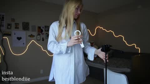 Snapshot of bestblondiiecb chatting on 03.07.25 Chloe Next stream on Friday online show from 03.07.25