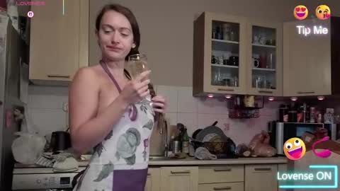 Snapshot of bestchick chatting on 10.08.25 Adria online show from 10.08.25