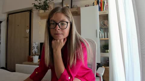 Vicky   online show from 10.14.25