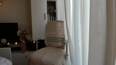 Vicky   online show from 10.24.25