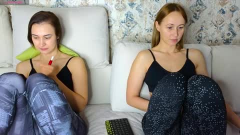 Snapshot of bestgirls2021 chatting on 01.30.25 Hellen and Natali online show from 01.30.25