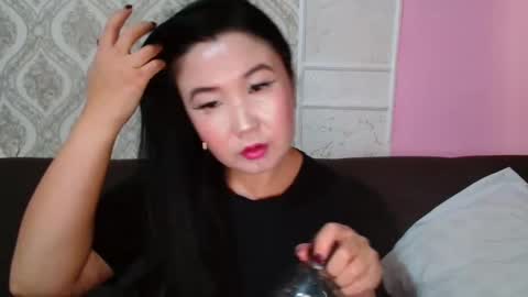Snapshot of bet_lu chatting on 09.27.25 Bet Lu online show from 09.27.25