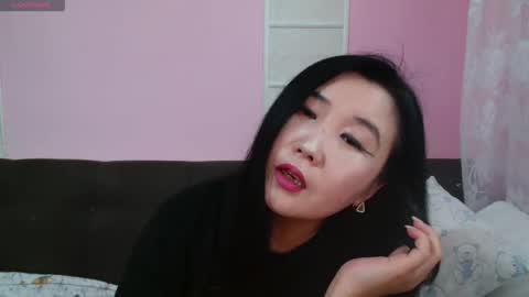 Snapshot of bet_lu chatting on 10.23.25 Bet Lu online show from 10.23.25