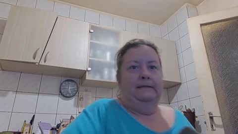 Snapshot of bethnorth chatting on 10.05.25 bethnorth online show from 10.05.25