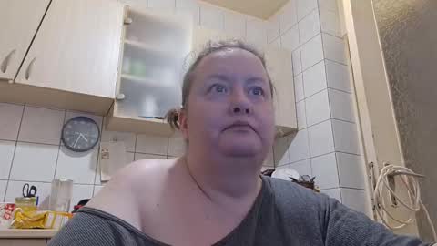 Snapshot of bethnorth chatting on 12.15.25 bethnorth online show from 12.15.25