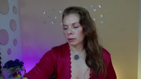 Snapshot of betsy_anub chatting on 05.08.26 LINDA online show from 05.08.26
