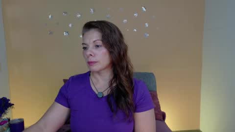 Snapshot of betsy_anub chatting on 06.09.26 LINDA online show from 06.09.26