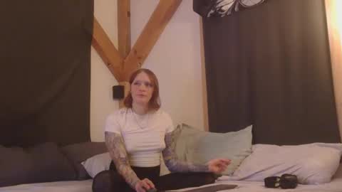 Snapshot of betsybradcock chatting on 12.18.25 Betsy online show from 12.18.25