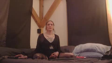 Snapshot of betsybradcock chatting on 02.11.26 Betsy online show from 02.11.26