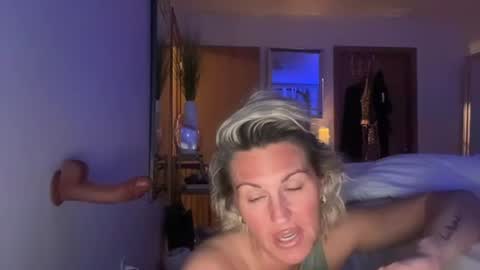 Snapshot of betterconvobesttime chatting on 12.17.25 Best Time and Even better Convo online show from 12.17.25