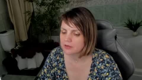 Snapshot of bettygibsonn chatting on 04.01.26 Betty online show from 04.01.26