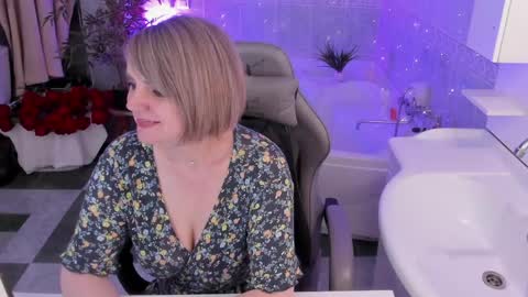 Snapshot of bettygibsonn chatting on 04.10.26 Betty online show from 04.10.26