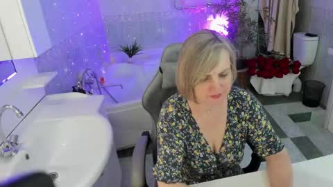 Snapshot of bettygibsonn chatting on 04.30.26 Betty online show from 04.30.26