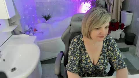 Snapshot of bettygibsonn chatting on 05.03.26 Betty online show from 05.03.26