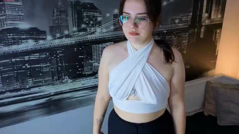 Snapshot of bettywatkins chatting on 12.13.25 bettywatkins online show from 12.13.25