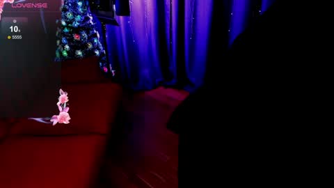 Snapshot of bever_ly chatting on 12.26.24 Beverl y online show from 12.26.24