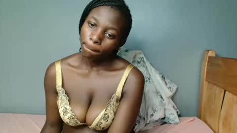 Snapshot of beverly_bay chatting on 05.19.26 beverly online show from 05.19.26