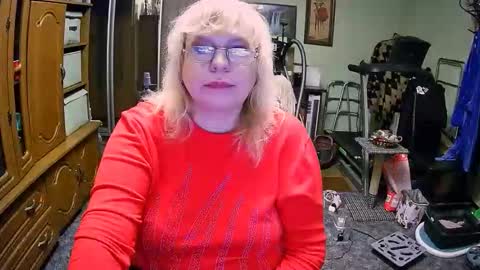 Snapshot of beverlyqcynia chatting on 10.02.25 BeverlyQCynia online show from 10.02.25
