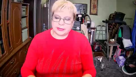 Snapshot of beverlyqcynia chatting on 10.21.25 BeverlyQCynia online show from 10.21.25