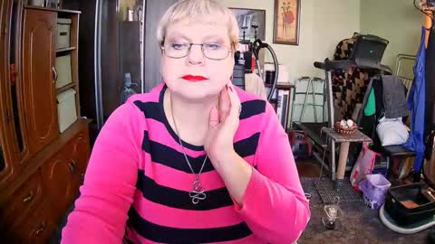 Snapshot of beverlyqcynia chatting on 10.23.25 BeverlyQCynia online show from 10.23.25