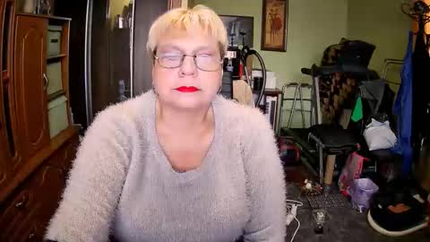 BeverlyQCynia online show from 10.25.25