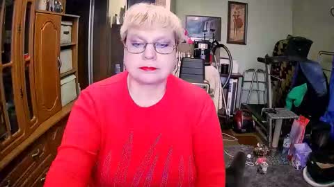 BeverlyQCynia online show from 11.06.25