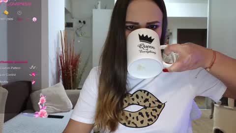   BeyonceDoll       Twitter DollBeyonce    online show from 12.13.25