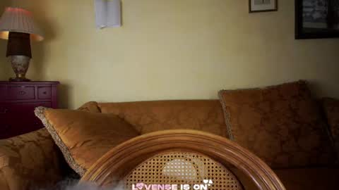 Snapshot of bezuya chatting on 06.25.26 Eliz online show from 06.25.26