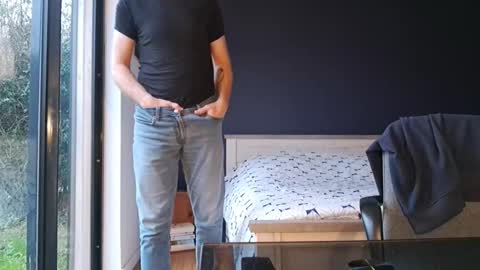 My name is David and if you like public exhibitions you wont be disappointed with me LoL - My favorite vibes is 44  online show from 01.01.25