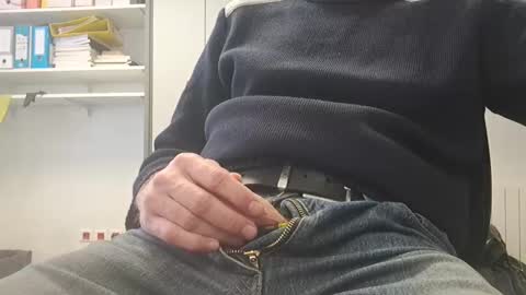 My name is David and if you like public exhibitions you wont be disappointed with me LoL - My favorite vibes is 44  online show from 02.26.25