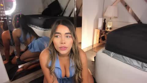 Snapshot of bianca_montclair chatting on 10.15.25      online show from 10.15.25