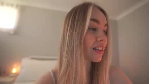 Snapshot of bibi_it_is chatting on 11.12.25 Bibi online show from 11.12.25