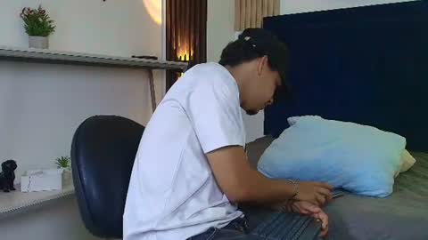 Snapshot of bick_jhonn chatting on 06.19.26 Bick Khonn online show from 06.19.26