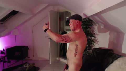 Snapshot of bickel chatting on 01.07.25 Bickel online show from 01.07.25