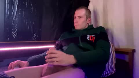 big_hairy_cock_is_horny online show from 11.21.25