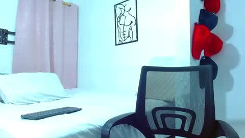 Big valentinHunk online show from 02.28.25