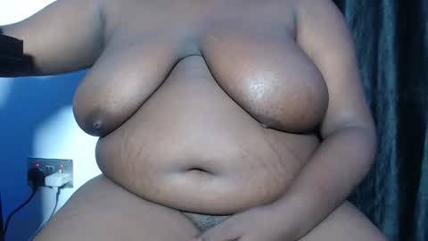 Snapshot of bigass_chocolate chatting on 11.17.25 bella online show from 11.17.25