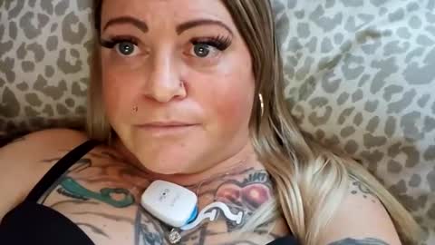 Snapshot of bigblueeyesmomma chatting on 01.28.25 Tiffany online show from 01.28.25