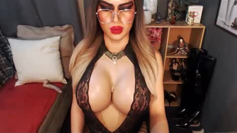 Loraine Cruz online show from 02.11.25