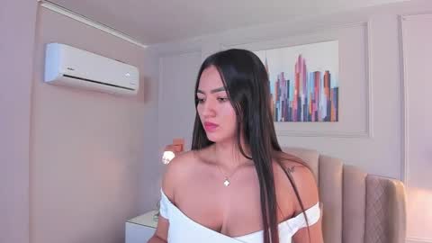 Snapshot of bigboobsnaughty1 chatting on 02.19.25   online show from 02.19.25