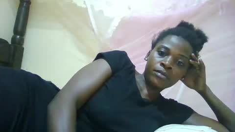 Snapshot of bigclit_bae22 chatting on 06.13.26 bigclit_bae22 online show from 06.13.26